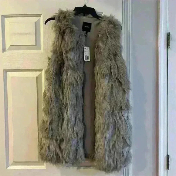 Forever 21 Jackets & Blazers - Forever 21Women's Gray Faux Fur Vest Size S Fall Winter Casual